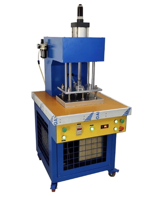 Máquina de gravura em silicone de couro de camisa para fabricação de marcas 8KW