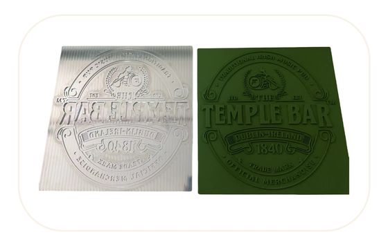 Bom preço. Estampagem de tinta de borracha de silicone sob medida para rótulos de vestuário on-line